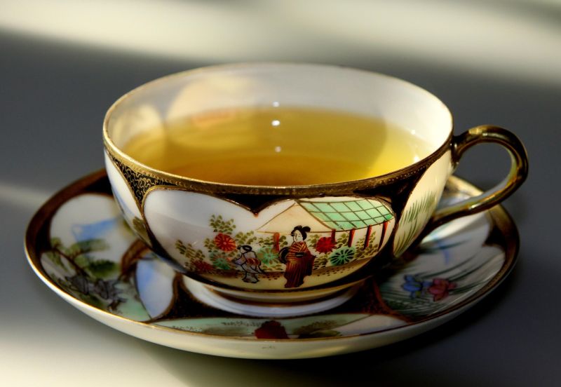 A single capsule of green tea extract can contain the same nutritional profile as a whole cup of green tea. A single capsule of green tea extract can contain the same nutritional profile as a whole cup of green tea.